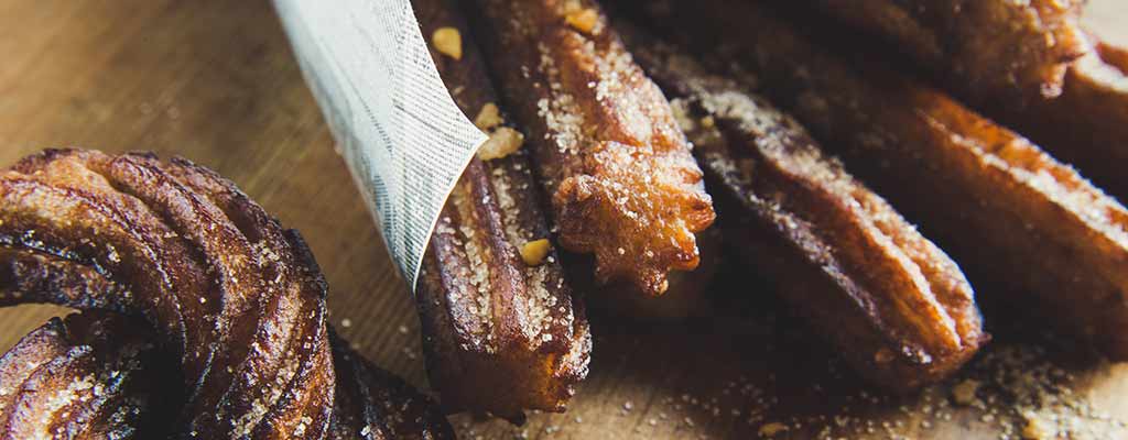 Churros kan du enkelt göra i en airfryer.