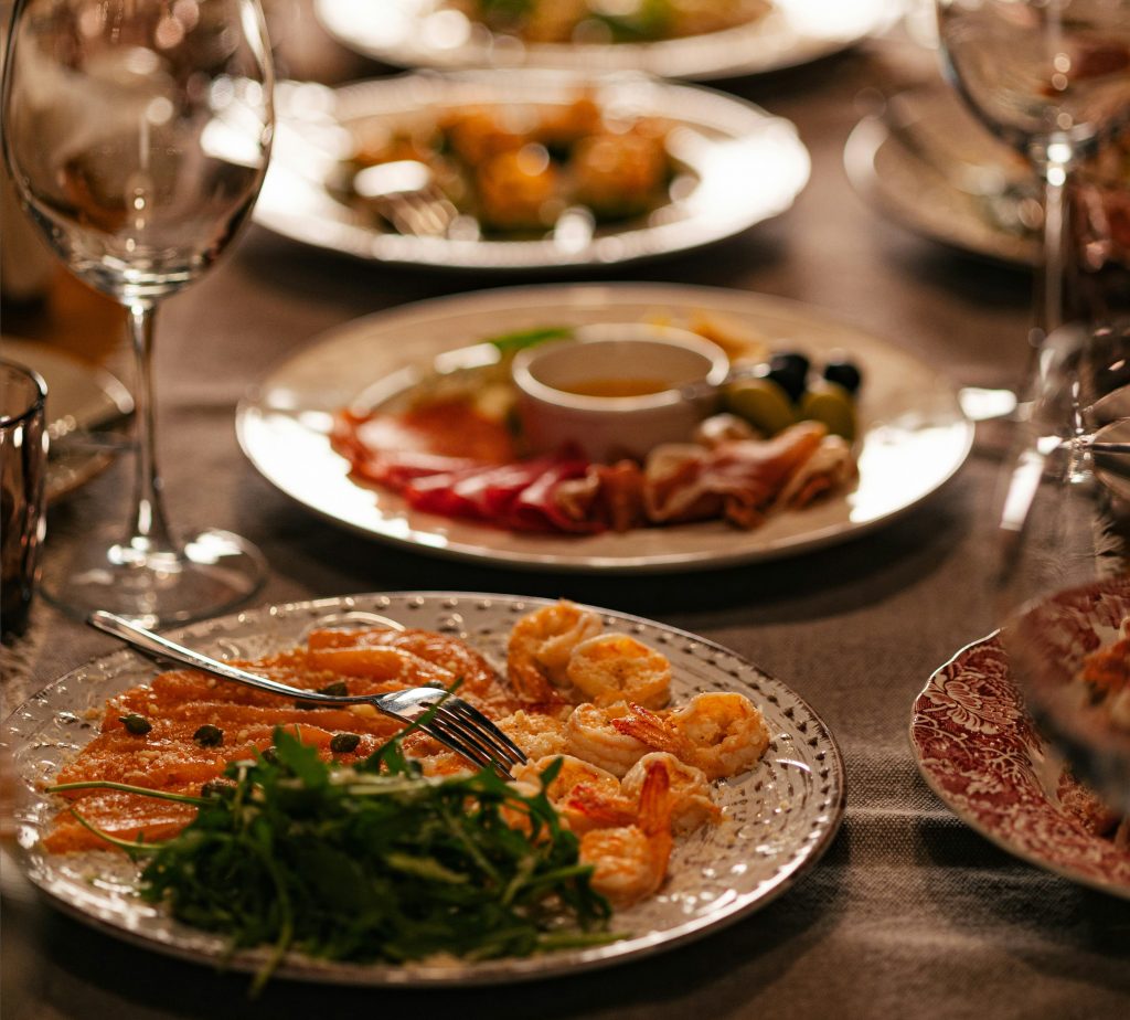 Påskbord med påskmat
