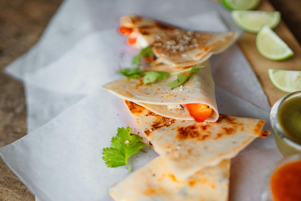 Enkla quesadillas barnen själva kan laga.